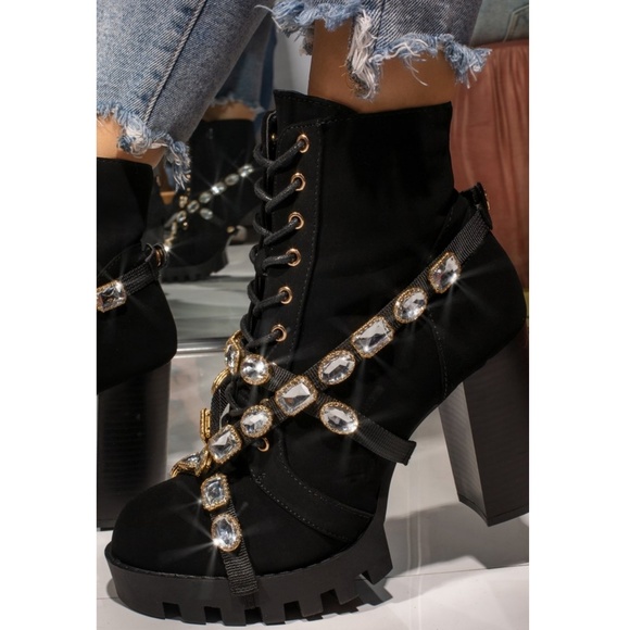 ๐๐๐จ๐ฉ ๐๐๐ฏ๐ 6 ๐ค๐Detachable Embellished Strap Boot - BLACK - Picture 2 of 10